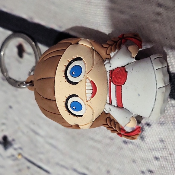 Annabelle horror doll key chain - Picture 2 of 4